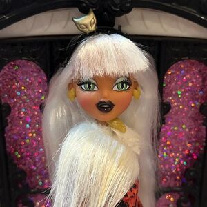 Sashabella Paws Bratzillaz